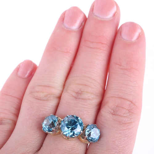 1158 - An 18ct gold three stone blue zircon ring, claw set with round-cut zircons, setting height 10.5mm, s... 