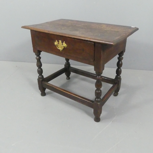 2205 - A late 17th / early 18th century oak side table, with single drawer and all-around stretcher. 80x67x... 