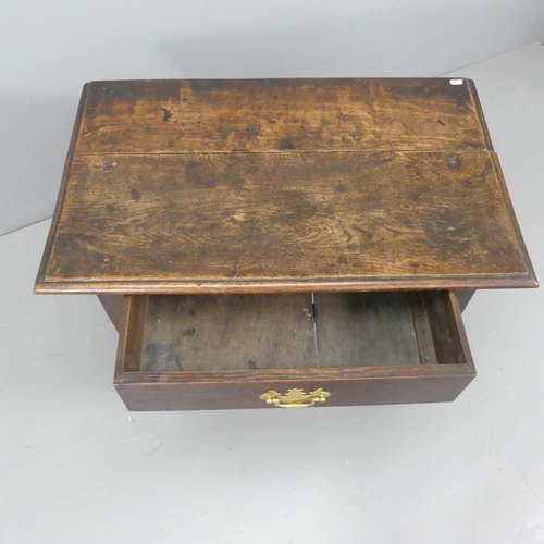 2205 - A late 17th / early 18th century oak side table, with single drawer and all-around stretcher. 80x67x... 