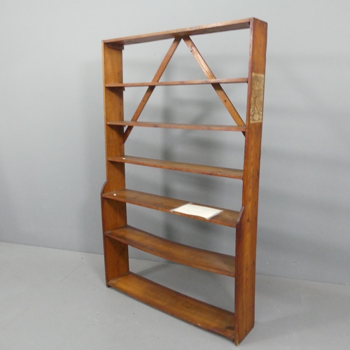 2212 - A pine six-shelf open bookcase. 94x152x20cm.
Formerly belonging to a member of the Bloomsbury group,... 