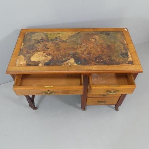 2215 - A late Victorian ladies' mahogany single pedestal writing desk. 99x76x52cm.