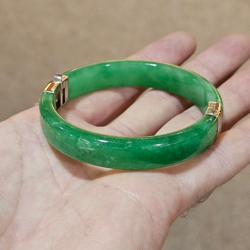 1426 - 3 modern Chinese jadeite bangles, 140g total (3)