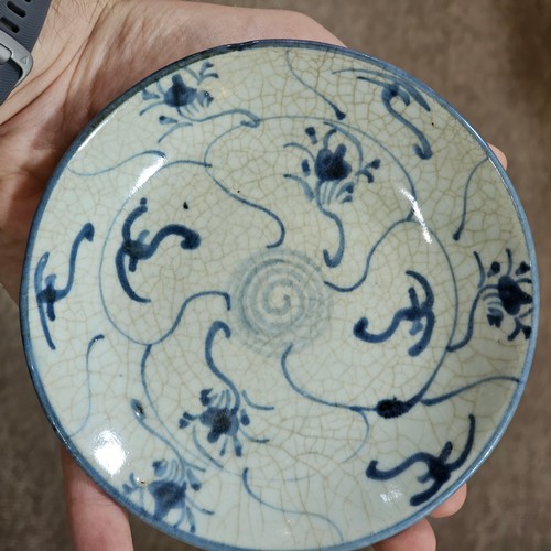 352 - A group of Chinese blue and white porcelain items, including jar and cover, height 31cm