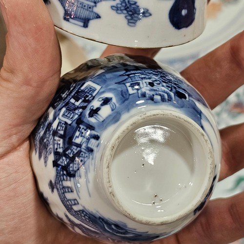 352 - A group of Chinese blue and white porcelain items, including jar and cover, height 31cm