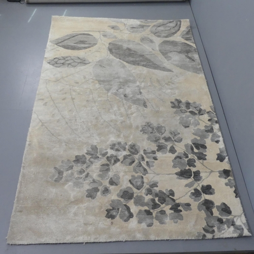 2295 - A contemporary Designer's Guild Jindai rug, in hand-tufted viscose with Chinese botanical design. 26... 