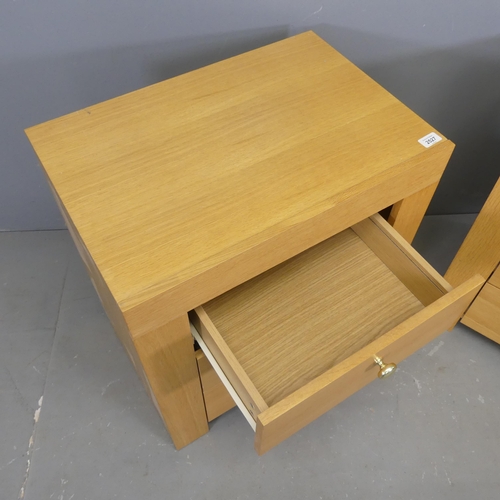 2527 - A pair of modern light-oak veneered three-drawer bedside chests. 59x67x40cm.