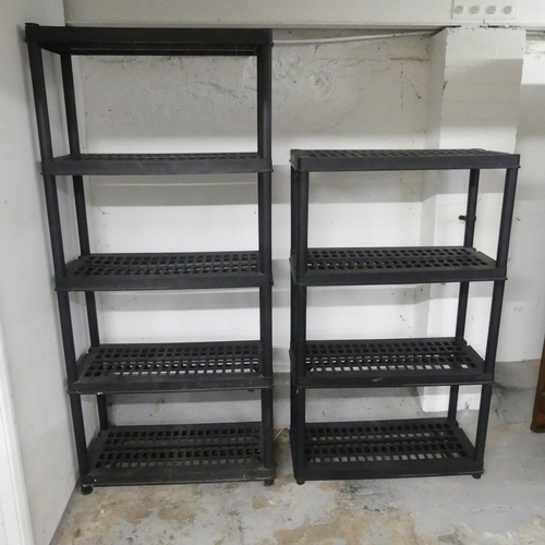 2542 - Two modern plastic modular shelving units, with a total of nine shelves including two bases. Largest... 