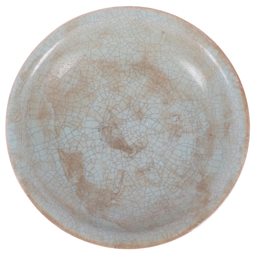 211 - A Chinese crackle glaze celadon dish, diameter 17cm