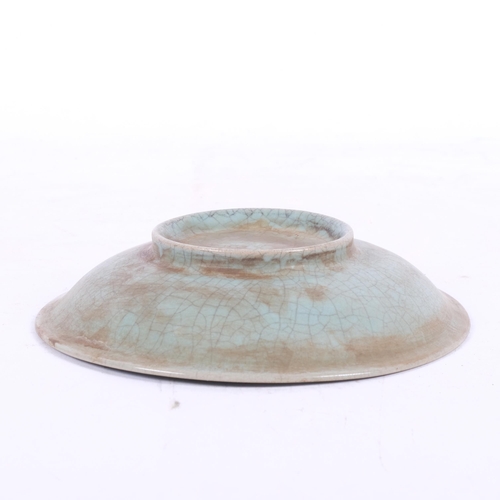 211 - A Chinese crackle glaze celadon dish, diameter 17cm