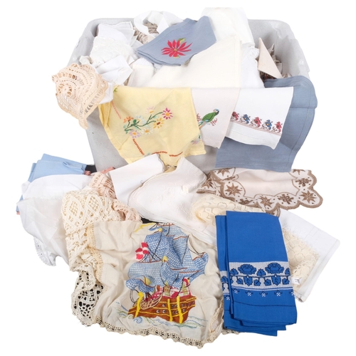 279 - Various table linen, cloths, etc (boxful)