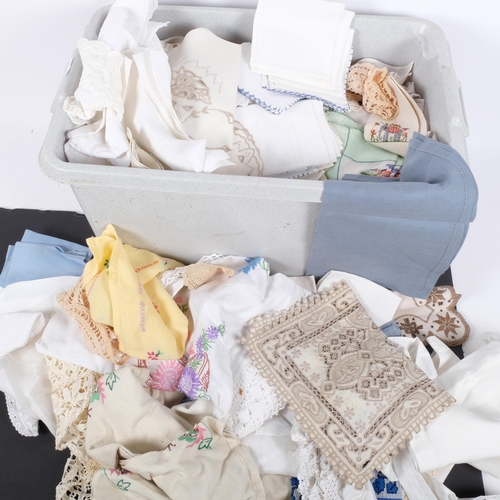 279 - Various table linen, cloths, etc (boxful)