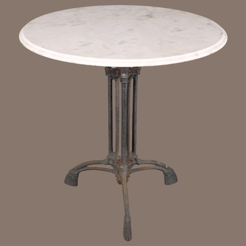 2833 - A circular marble topped garden table on cast iron base. 75x72cm.