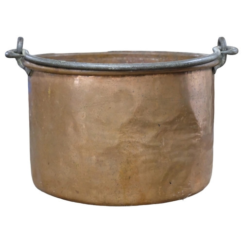 2870 - A French copper cauldron. 54x35cm.