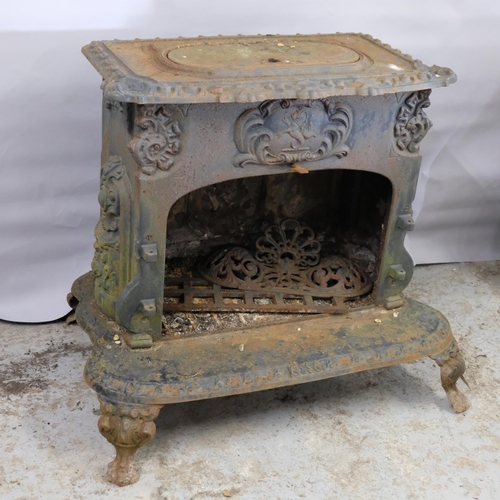 2882 - A French cast-iron log burner, with badge for ESSE. 77x65x45cm.