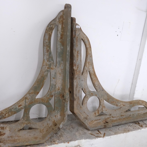 2908 - A pair of extra-large and impressive Victorian cast iron railway station canopy brackets. 120x105cm.... 