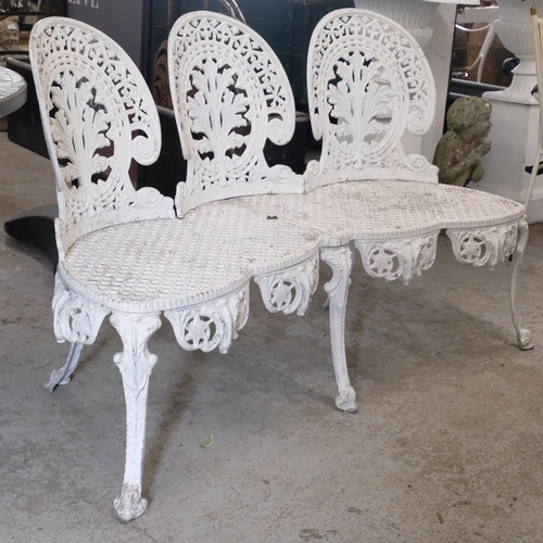 2914 - A Victorian style painted cast aluminium three-seater chaperone bench. Overall 135x87x60cm.