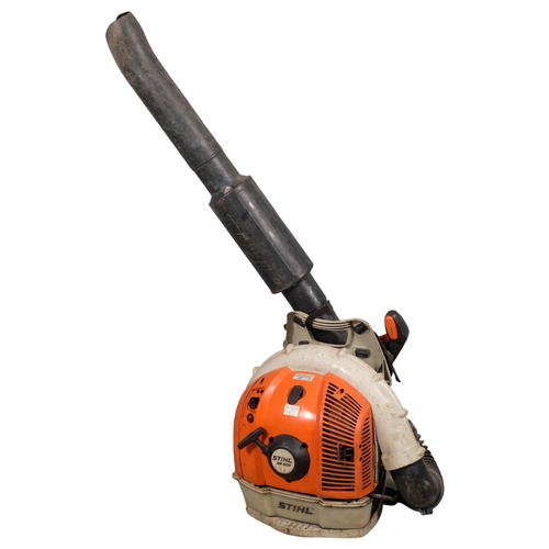 2935 - STIHL - A BR500 petrol leaf blower.