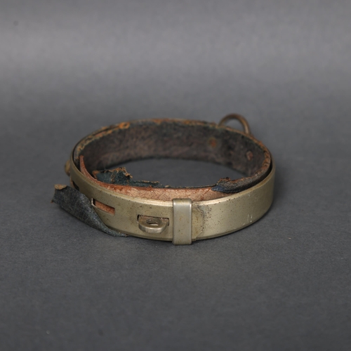 3073 - Curiosity/Macabre : A Victorian metal bespoke Monkey animal collar, with three settings, the collar ... 