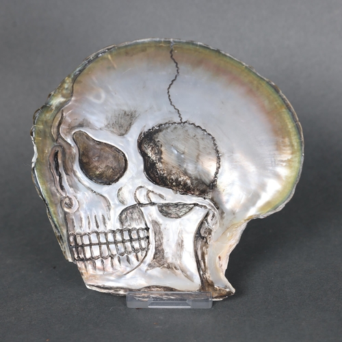 3219 - Hand-carved Black-lip Oyster Mother of Pearl Shell depicting a Skull. 
A beautiful shell hand carved... 