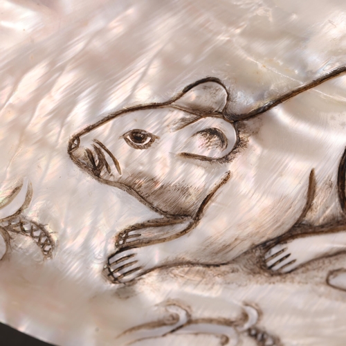 3220 - Curiosity/Macabre : Mother of Pearl Shell Carved in relief depicting a Rat.
The carving highlighted ... 