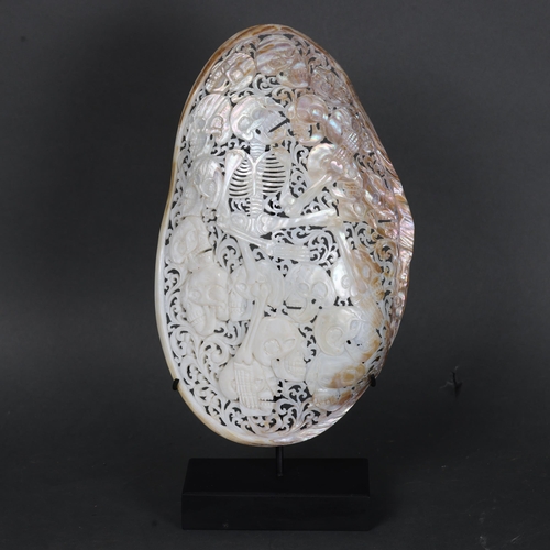 3221 - Natural History: Hand-carved River Mussel Mother of Pearl Shell with Skeleton and skulls
A polished,... 