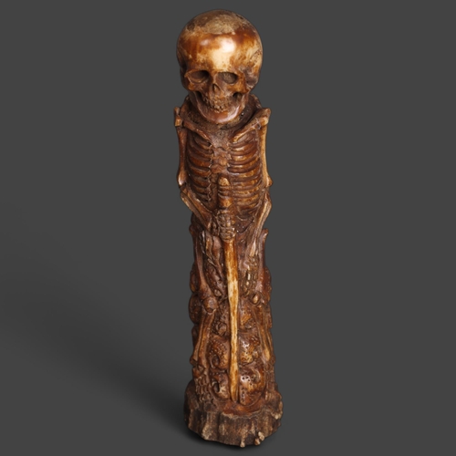 3234 - Curiosity / Macabre: Hand-carved Antler Skeleton
An interesting carving of a stood skeleton, holding... 