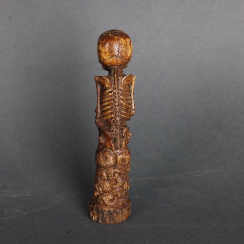 3234 - Curiosity / Macabre: Hand-carved Antler Skeleton
An interesting carving of a stood skeleton, holding... 