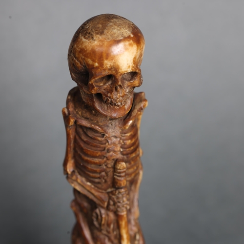 3234 - Curiosity / Macabre: Hand-carved Antler Skeleton
An interesting carving of a stood skeleton, holding... 