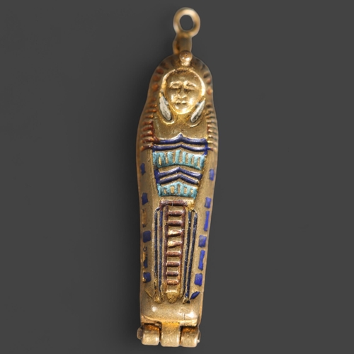 3245 - Curiosity/macabre: Art Deco Egyptian Revival Sarcophagus and Mummy Pendant, circa 1920
A gilt metal ... 