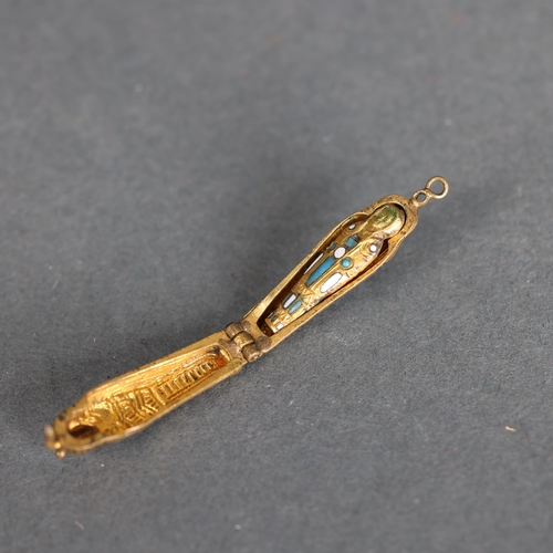 3245 - Curiosity/macabre: Art Deco Egyptian Revival Sarcophagus and Mummy Pendant, circa 1920
A gilt metal ... 