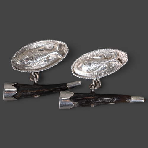 3246 - Jewellery: Taxidermy Dik-Dik Horn and Silver cuff links, 20th century
A unique and unusual pair of c... 