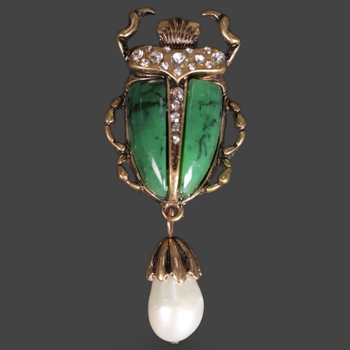 3254 - Jewellery: Alexander McQueen style costume jewellery - brooch. In the form of an Egyptian green scar... 