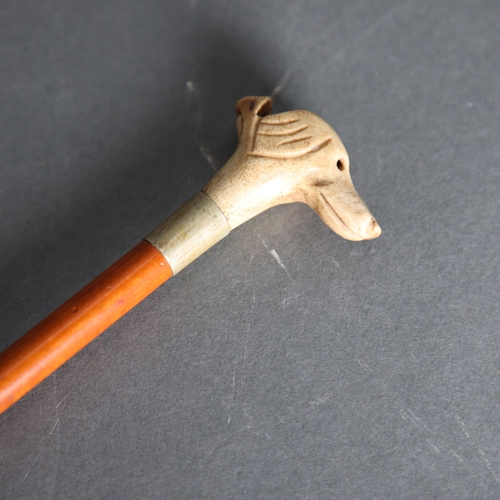 3310 - Natural History : An Antique bone dog's head whistle riding crop, length 17cm.