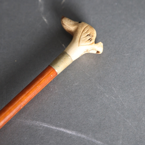 3310 - Natural History : An Antique bone dog's head whistle riding crop, length 17cm.