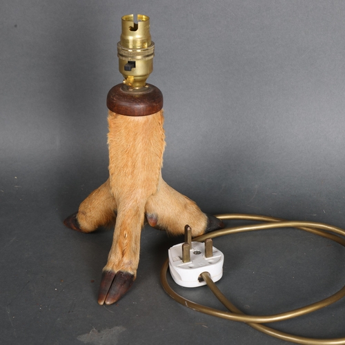 3357 - Taxidermy: Roe Deer Legs Lamp
An interesting and unusual lamp, the base made of three taxidermy roe ... 