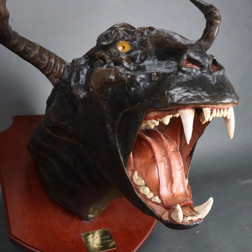 3369 - Curiosity/Macabre : An stunningly crafted large sculpture of the mythical beast 'O Tokata' (The Spir... 