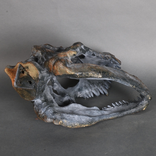 3424 - Natural History : Model ‘Tyrannosaurus rex’ Dinosaur Skull
A decorative model skull of the iconic T.... 