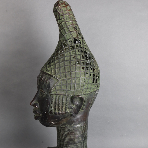 3468 - A reproduction Benin bronze African Edo tribal Iyoba Queen Mother head sculpture of large size, heig... 