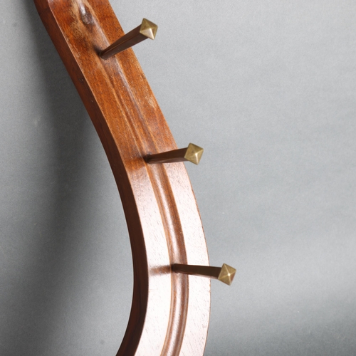 3503 - A mahogany horseshoe whip rack, overall length 47cm.