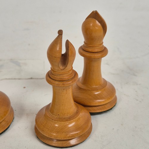 147 - A boxwood and ebony chess set, comprising Staunton and Jacques pieces, King height 8.7cm