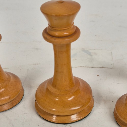 147 - A boxwood and ebony chess set, comprising Staunton and Jacques pieces, King height 8.7cm