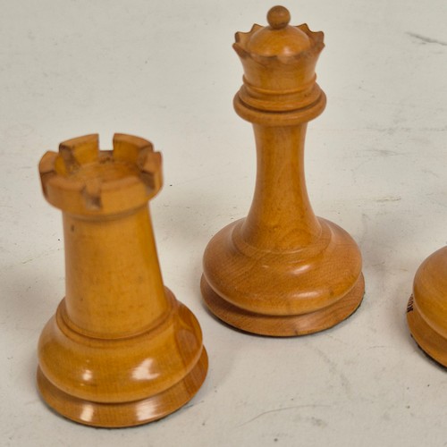 147 - A boxwood and ebony chess set, comprising Staunton and Jacques pieces, King height 8.7cm