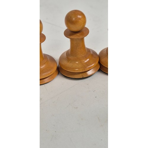 147 - A boxwood and ebony chess set, comprising Staunton and Jacques pieces, King height 8.7cm