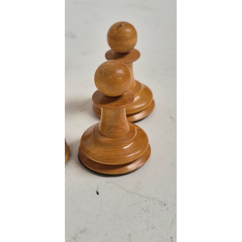 147 - A boxwood and ebony chess set, comprising Staunton and Jacques pieces, King height 8.7cm