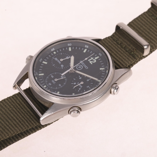 1009 - SEIKO - a stainless steel British military issue Generation 1 quartz chronograph wristwatch, ref. 7A... 