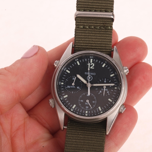 1009 - SEIKO - a stainless steel British military issue Generation 1 quartz chronograph wristwatch, ref. 7A... 