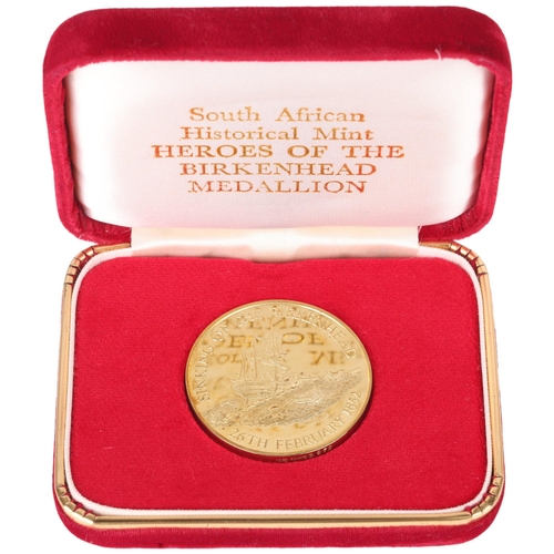 1152 - A 1977 South African Historical Mint 18ct gold 'Heroes of the Birkenhead' medallion, made to commemo... 