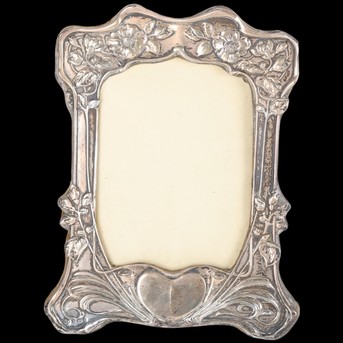 1589 - An Art Nouveau Edwardian silver-fronted photo frame, Henry Matthews, Birmingham 1902, relief embosse... 