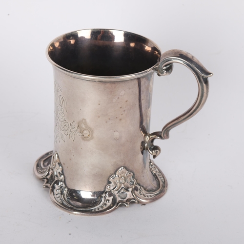 1599 - A Victorian silver half pint mug, Henry Wilkinson & Co, Sheffield 1867, cylindrical form with splaye... 