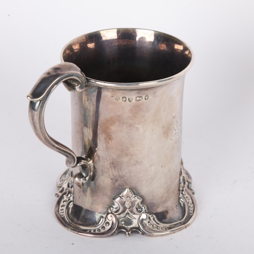 1599 - A Victorian silver half pint mug, Henry Wilkinson & Co, Sheffield 1867, cylindrical form with splaye... 